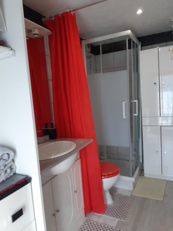 Studio Independant Apartment Saint-Illiers-la-Ville Bagian luar foto