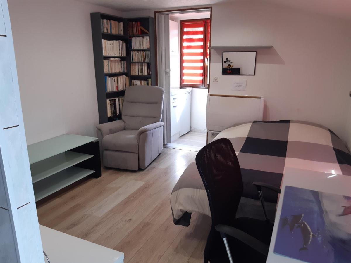 Studio Independant Apartment Saint-Illiers-la-Ville Bagian luar foto